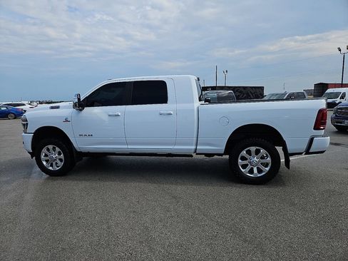 Used 2026 RAM 2500 Laramie AWD/4WD image 3