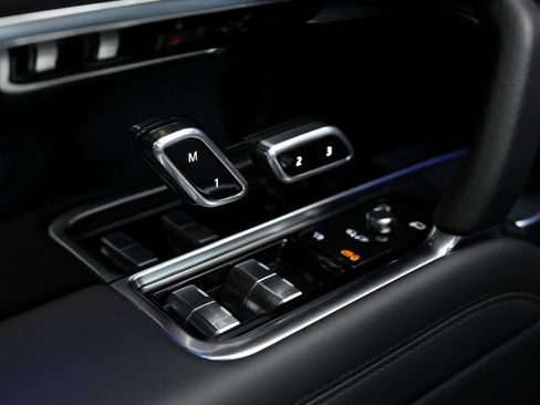 Used 2025 Land Rover Range Rover SE image 22