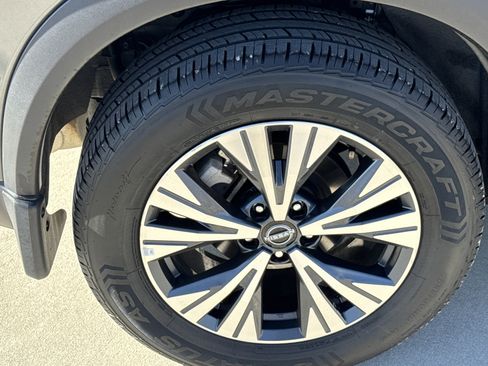 Used 2022 Nissan Rogue SV image 12