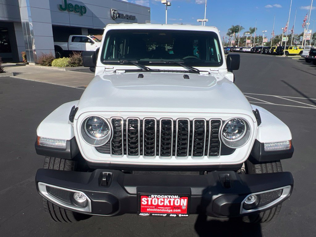 Used 2025 Jeep Wrangler Unlimited Sahara AWD/4WD image 4