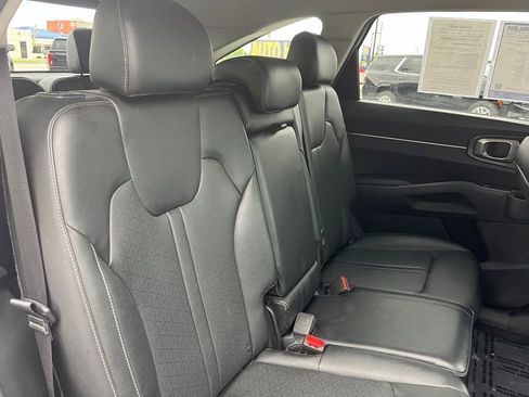 Used 2022 Kia Sorento S FWD image 27
