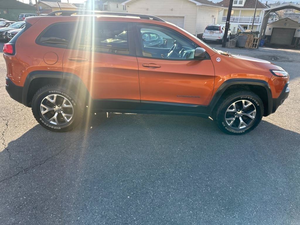 Used 2016 Jeep Cherokee Trailhawk w/ Comfort/Convenience Group AWD/4WD image 8