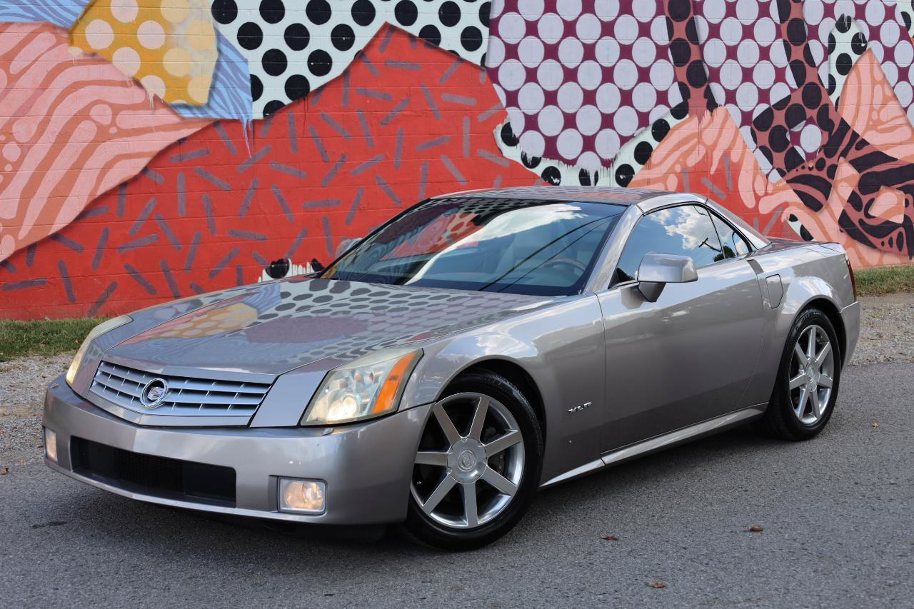 Used 2005 Cadillac XLR RWD image 2