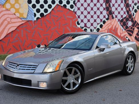 Used 2005 Cadillac XLR RWD image 2