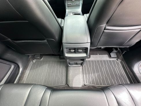 Used 2020 Ford Edge Titanium AWD/4WD image 16