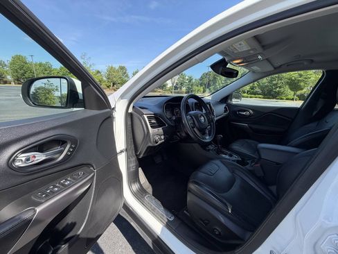 Used 2019 Jeep Cherokee Limited AWD/4WD image 12