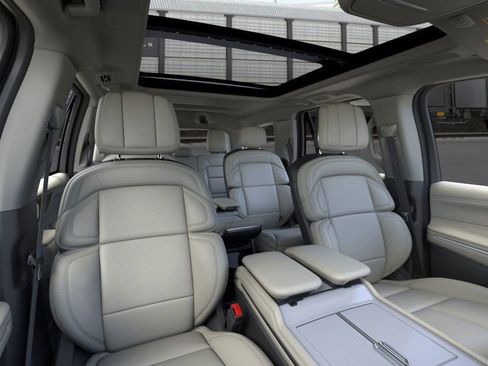 New 2026 Lincoln Navigator Reserve AWD/4WD image 10
