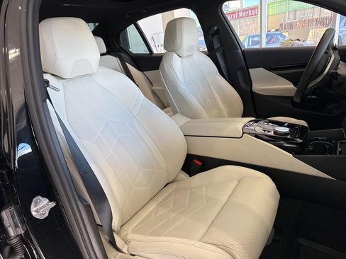 Used 2025 BMW 530i xDrive w/ Premium Package image 50