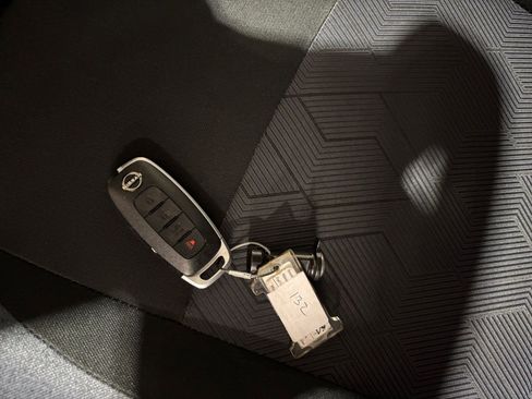 Used 2025 Nissan Versa SV image 21