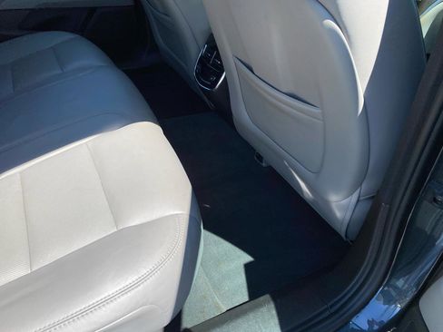 Used 2013 Cadillac XTS Luxury FWD image 21