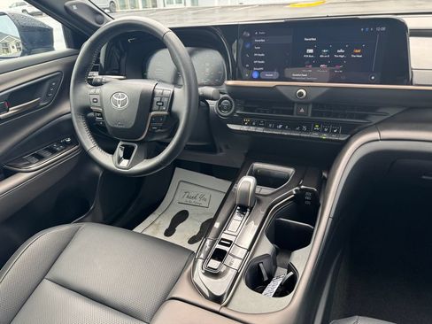 Used 2026 Toyota Crown AWD/4WD image 19