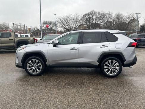 Used 2023 Toyota RAV4 XLE Premium image 4