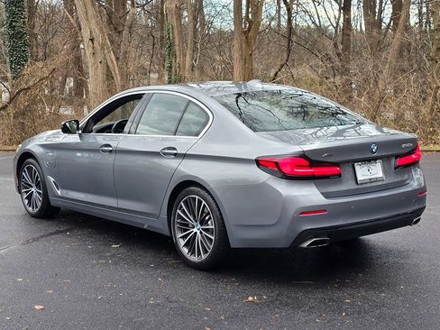 Used 2023 BMW 530e xDrive w/ Premium Package image 4