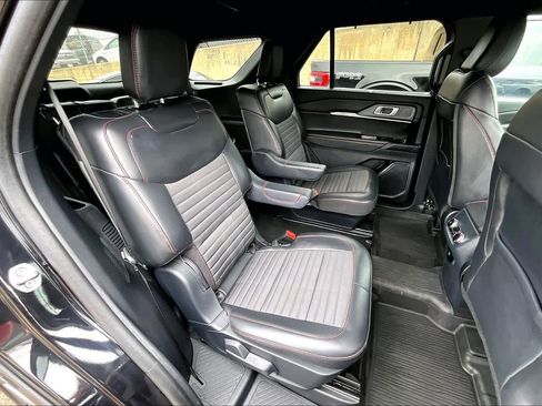 Used 2025 Ford Explorer ST-Line w/ Premium Package image 19