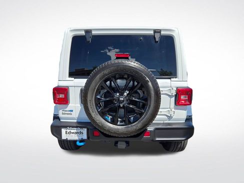 Used 2023 Jeep Wrangler Unlimited Sahara w/ Cold Weather Group AWD/4WD image 4