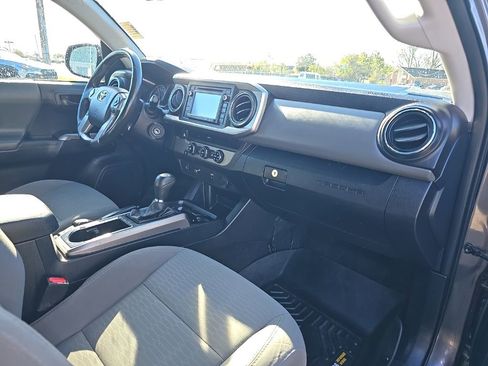 Used 2017 Toyota Tacoma SR5 w/ Tow Package image 25