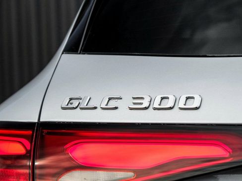 Used 2026 Mercedes-Benz GLC 300 4MATIC image 9