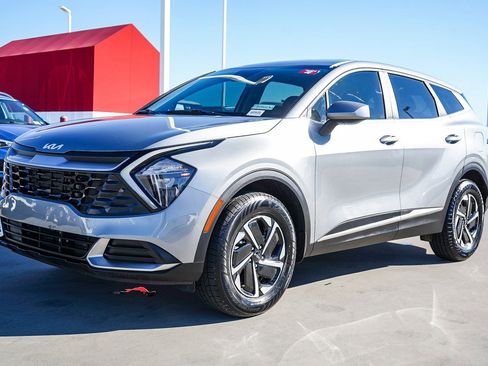 Used 2023 Kia Sportage LX image 3