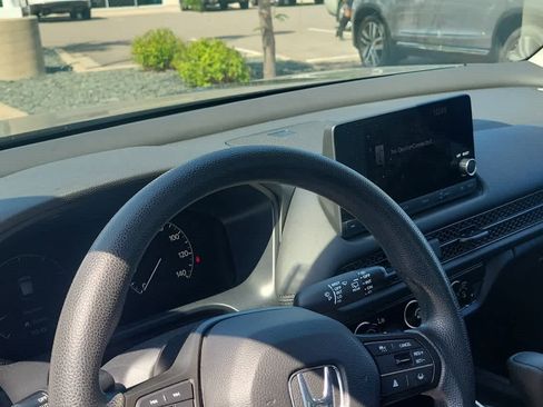 Used 2024 Honda HR-V LX image 9