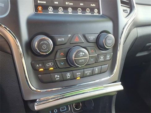 Certified 2020 Jeep Grand Cherokee Laredo image 16