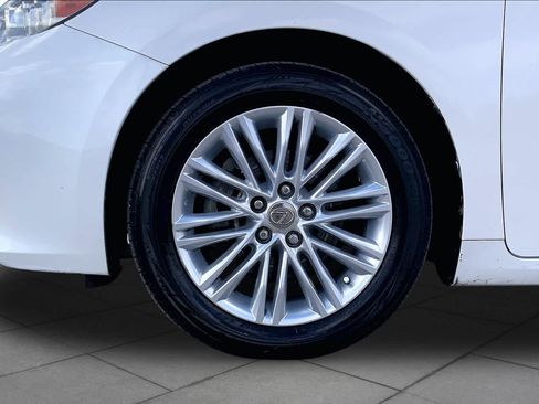 Used 2014 Lexus ES 350 w/ Luxury Package FWD image 11