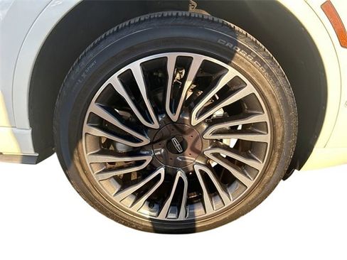 Used 2022 Lincoln Corsair Reserve w/ Equipment Group 201A image 9