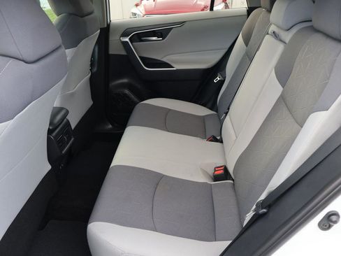 Used 2019 Toyota RAV4 XLE FWD image 14