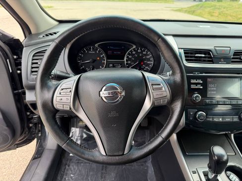 Used 2014 Nissan Altima 2.5 SL w/ Moonroof Package FWD image 16
