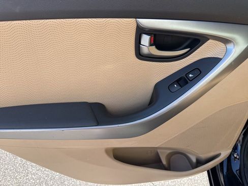 Used 2013 Hyundai Elantra Limited w/ Technology Pkg FWD image 11