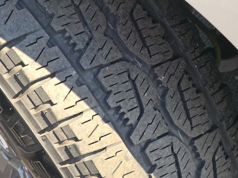 Used 2018 Nissan Frontier PRO-4X AWD/4WD image 4