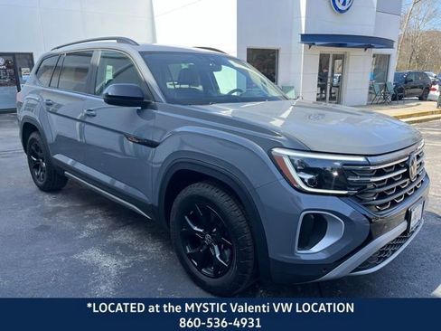 Used 2024 Volkswagen Atlas Peak Edition SEL image 4