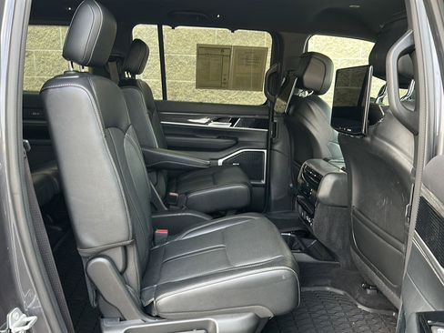 Used 2022 Jeep Wagoneer Series III w/ Convenience Group I AWD/4WD image 24