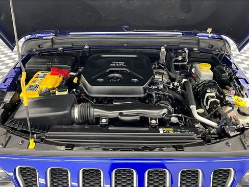 Used 2018 Jeep Wrangler Unlimited Sahara AWD/4WD image 10