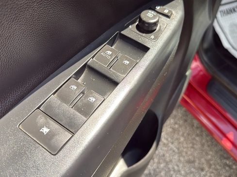 Used 2013 Chevrolet Captiva Sport LT w/ Convenience Package FWD image 14