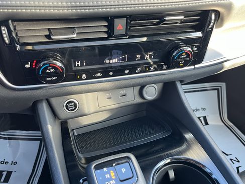 Used 2023 Nissan Rogue SV w/ SV Premium Package image 30