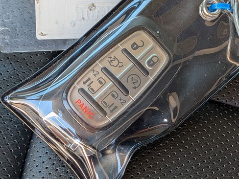 Used 2023 Chrysler Pacifica Limited image 39