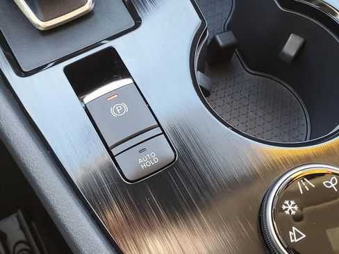 Used 2022 Nissan Rogue S image 23