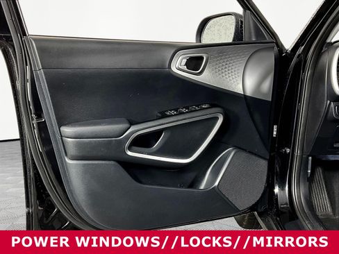 Used 2025 Kia Soul LX FWD image 18