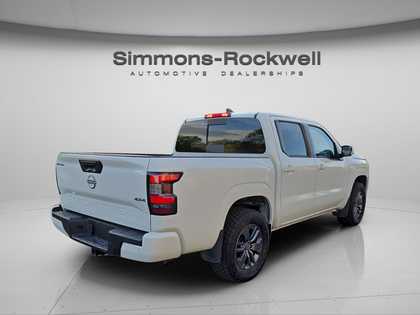Used 2025 Nissan Frontier SV w/ SV Convenience Package AWD/4WD image 5