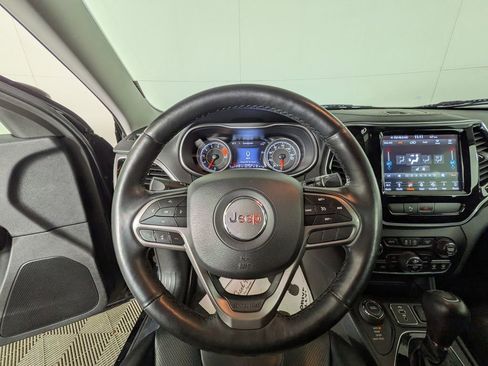 Used 2019 Jeep Cherokee Limited image 21
