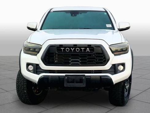 Used 2019 Toyota Tacoma TRD Off-Road w/ Technology Package AWD/4WD image 4