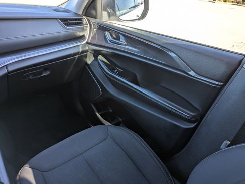 Used 2021 Jeep Grand Cherokee L Laredo w/ Luxury Tech Group I image 18