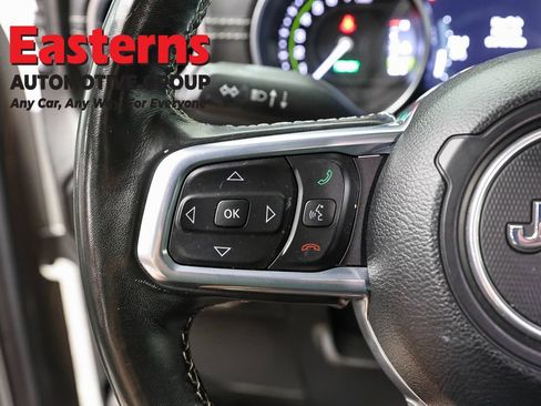 Used 2022 Jeep Wrangler Unlimited Sahara w/ Cold Weather Group AWD/4WD image 15
