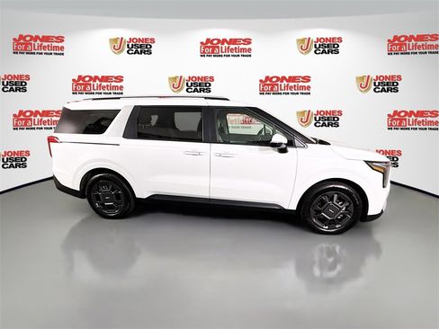 Used 2026 Kia Carnival EX image 18