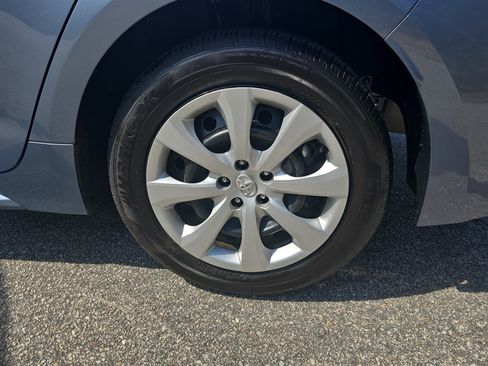 Used 2025 Toyota Corolla LE image 30