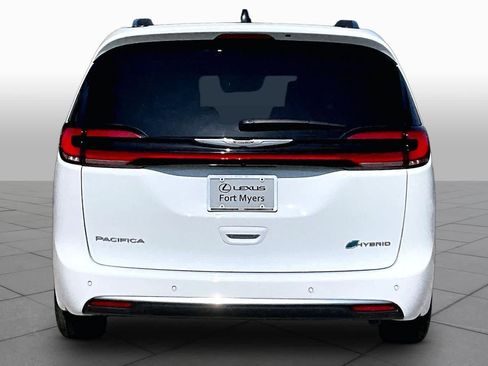 Used 2024 Chrysler Pacifica Pinnacle FWD image 5