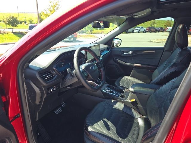 Used 2024 Ford Escape ST-Line Elite w/ Premium Technology Package AWD/4WD image 10