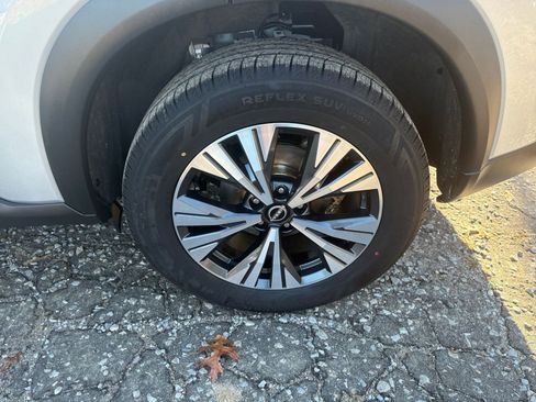 Used 2023 Nissan Rogue SV image 25