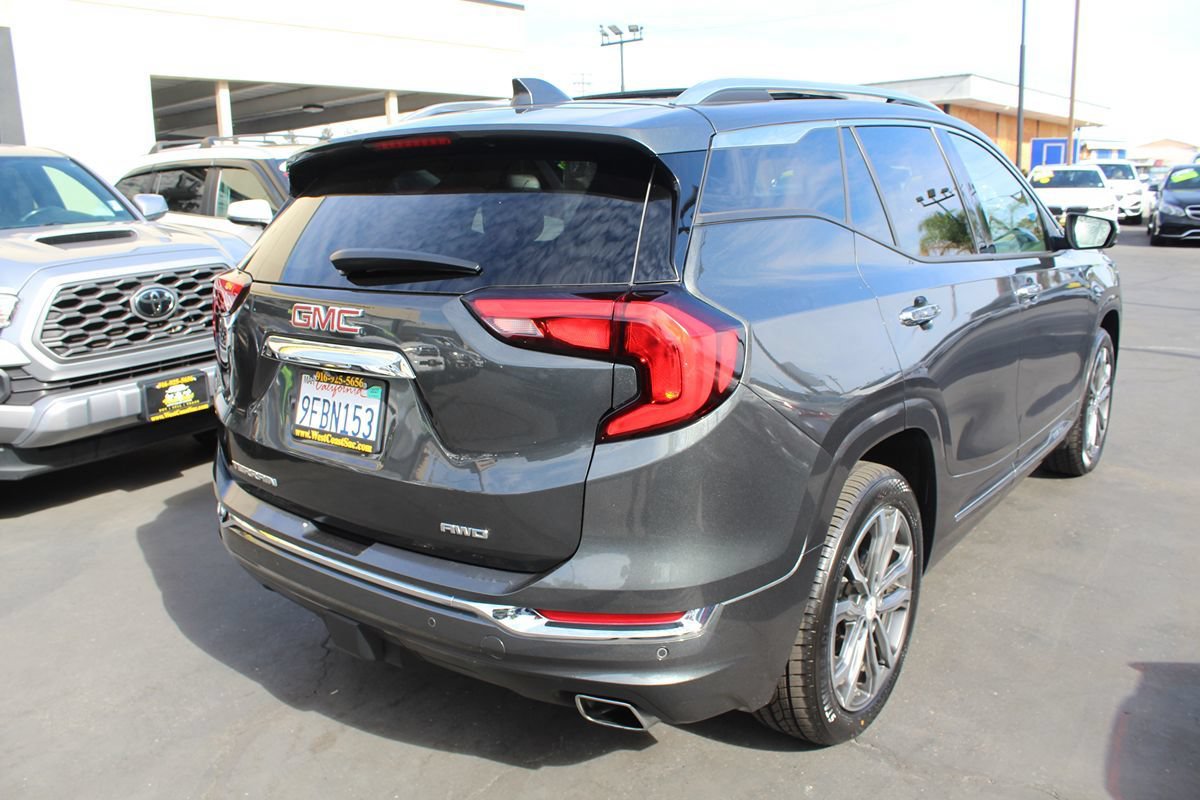 Used 2020 GMC Terrain Denali w/ Denali Premium Package AWD/4WD image 7