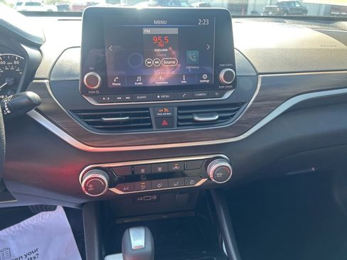 Used 2024 Nissan Altima 2.5 SV image 16